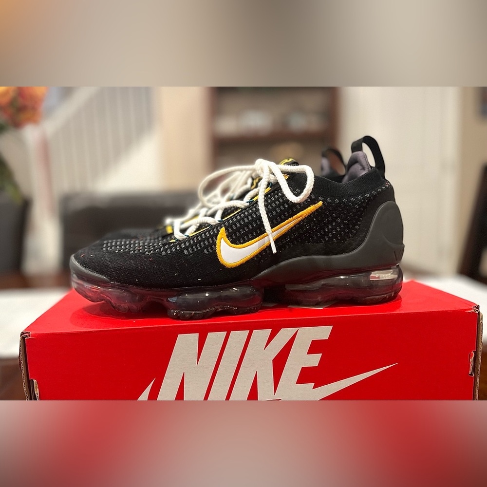 Nike Air VaporMax 2021 Flyknit 'Black
University Gold'